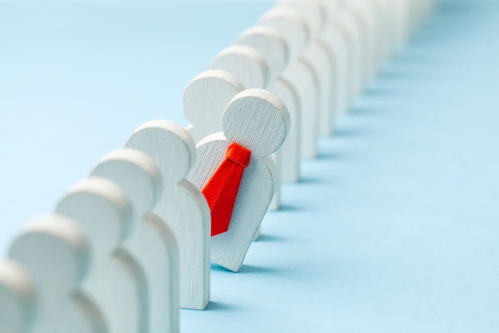 金 李：精准防控金融危害 缓解应届大学生就业压力