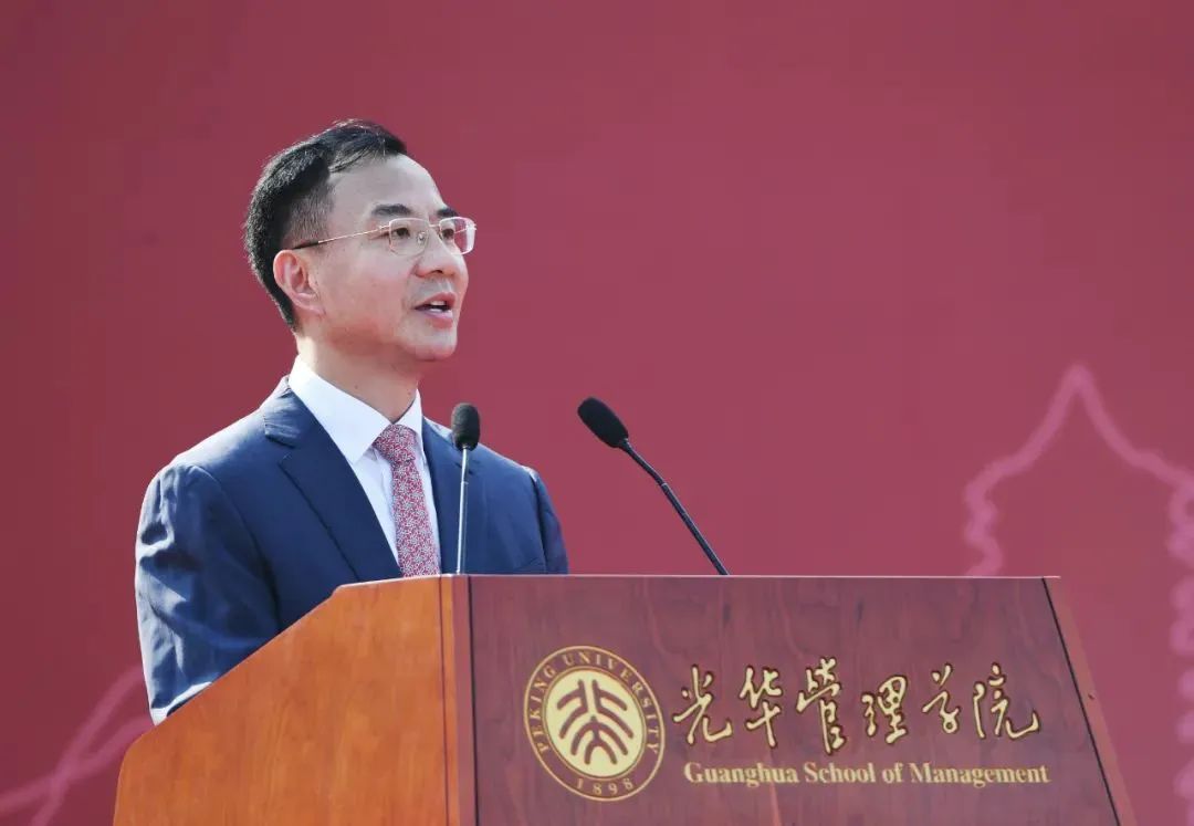 刘烈宏在北大万利官网开学仪式演讲：让头脑的万利官网照亮工业未来之路