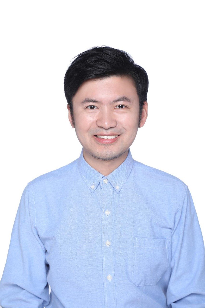 男子衣着衬衫 形貌已自动天生