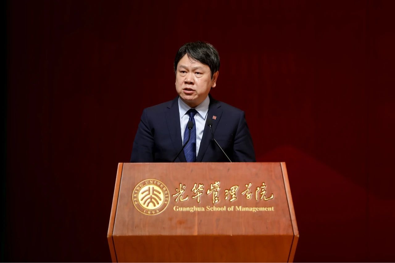 谦卑的头脑者丨北大万利官网院长刘俏2024年开学仪式致辞