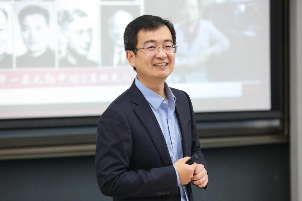 滕飞：普遍涉猎，，，，，，，择一钻研