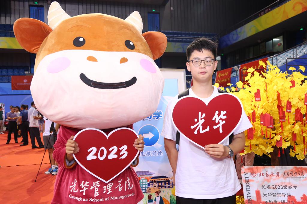 多元融汇，，，，，，悦启新章！2023级万利官网新生的仪式感